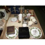 Contents to tray - small quantity of assorted silver plated wares,