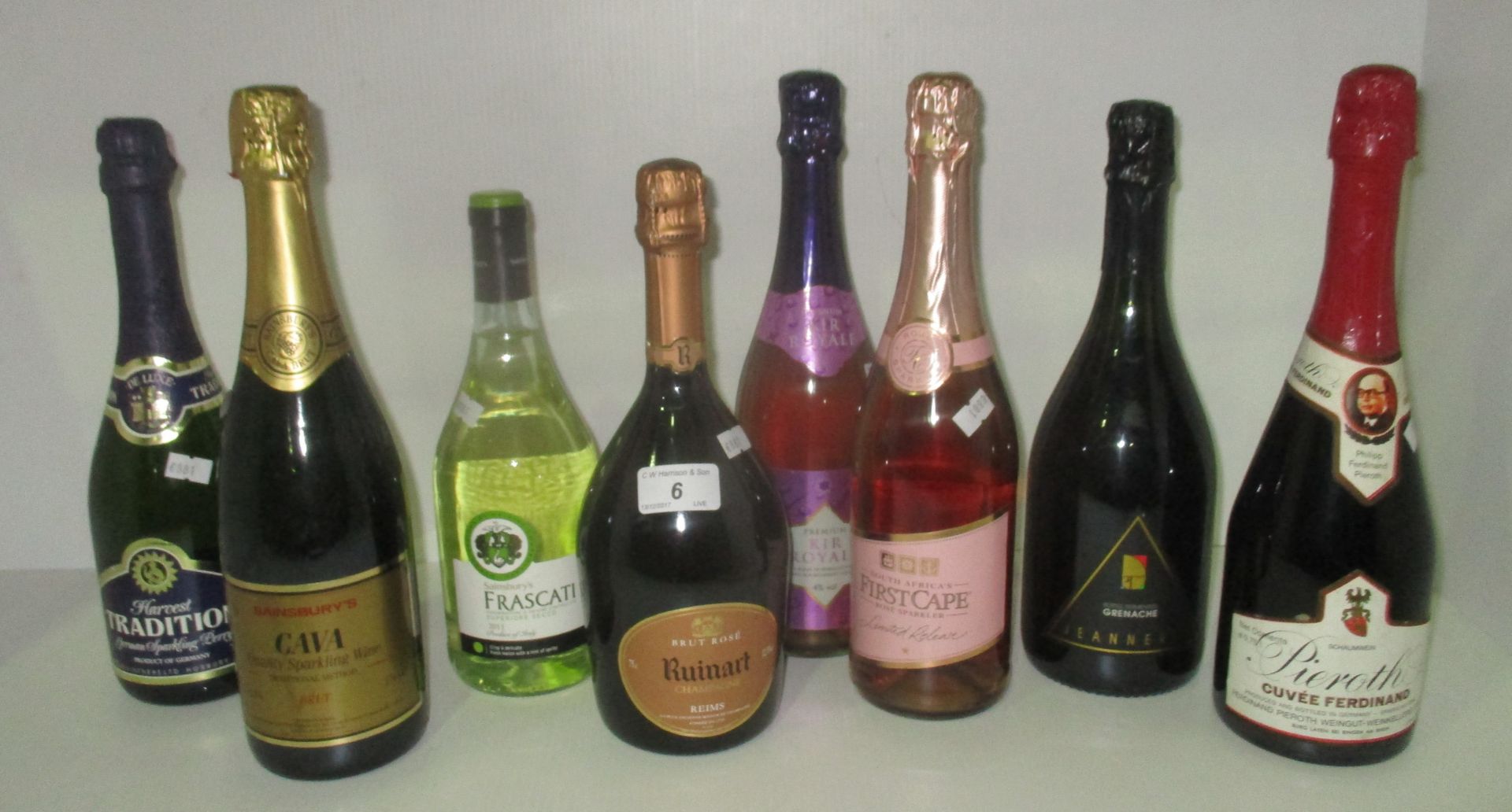 A selection of 8 bottles of mainly sparkling wine - 75cl Sainsbury's Cava,