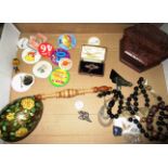 Contents to tray - small quantity of costume jewellery,