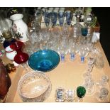 Contents to tray - quantity of assorted glassware,