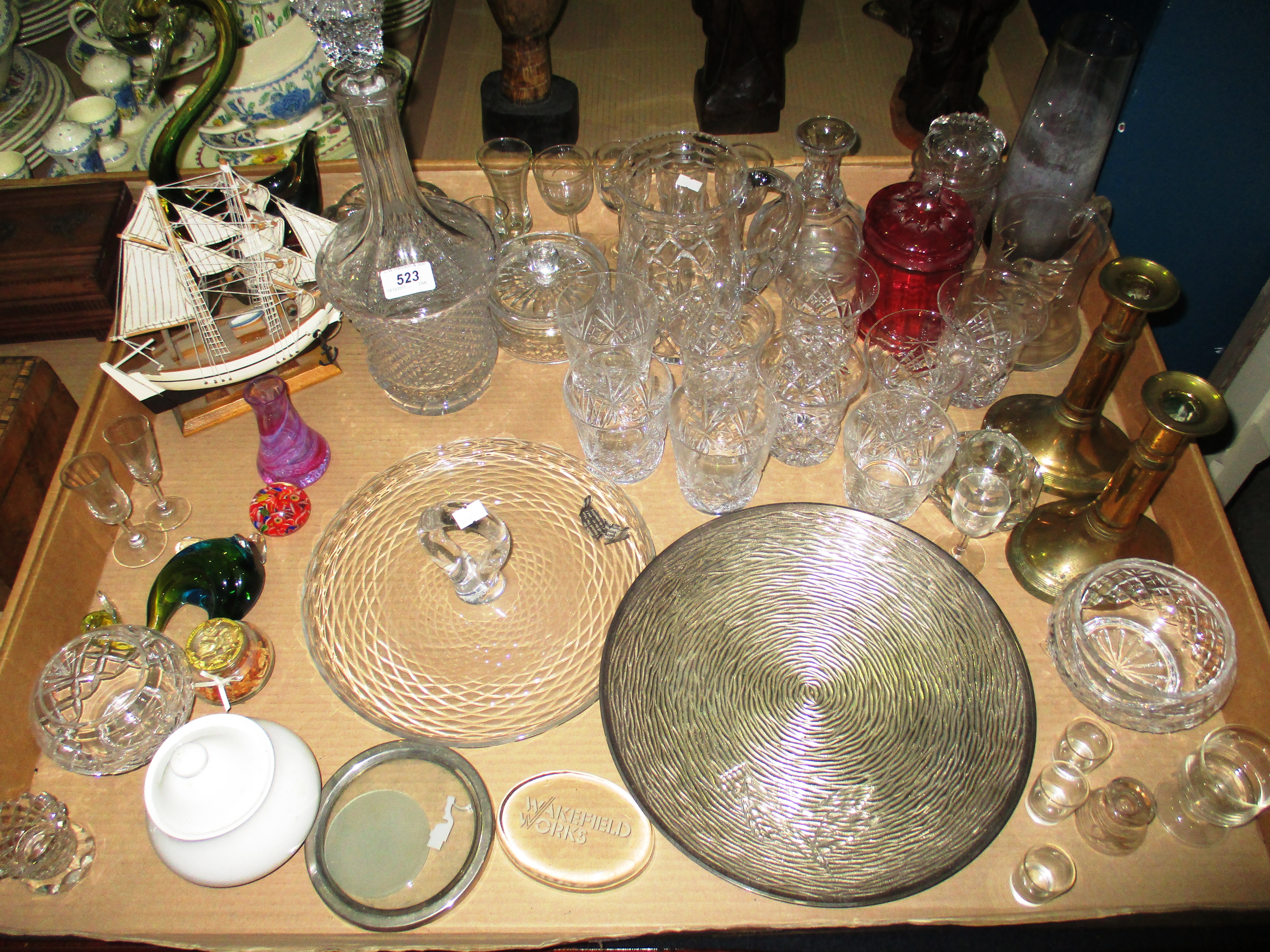 Contents to tray - quantity of assorted glassware,
