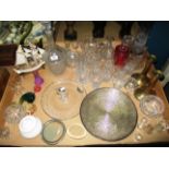 Contents to tray - quantity of assorted glassware,