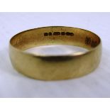 A 9ct gold gents wedding band (total approx weight 2.