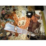 Contents to tray - large quantity of assorted costume jewellery including beads, brooches,