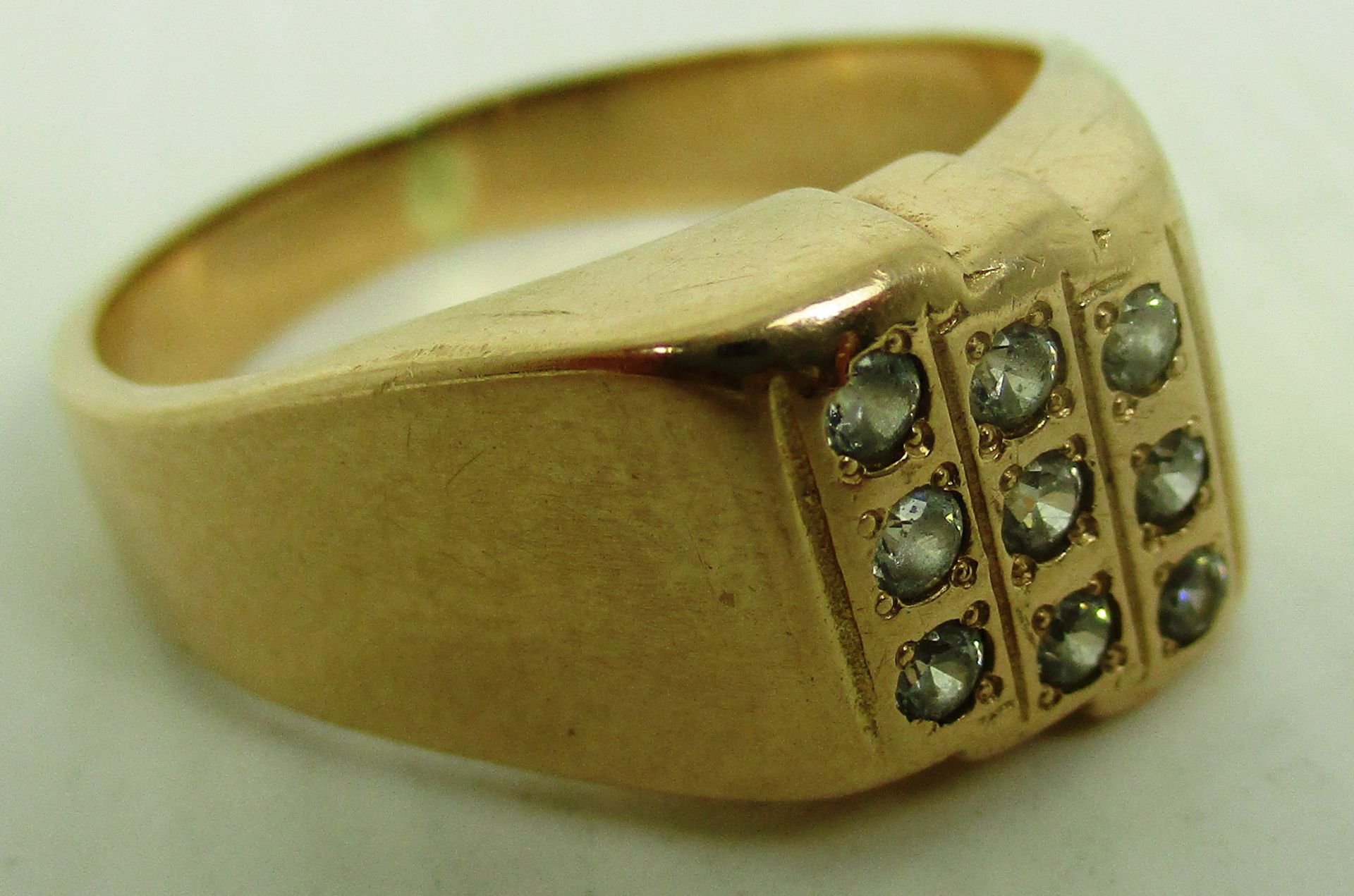 A gents ring set with 9 Brilliant stones (marked 585) (total approx weight 7.