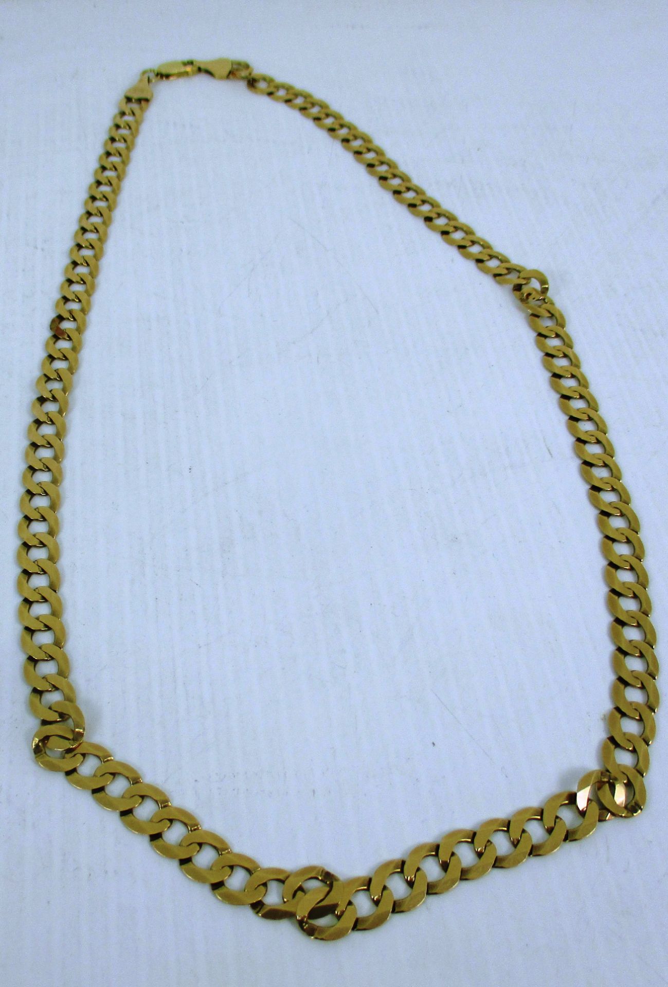 A 9ct gold flat link chain, 60cm long (total approx weight 25.