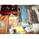 Contents to tray - quantity of assorted costume jewellery including beads,