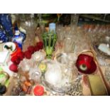 Contents to tray - large quantity of assorted glassware, small chemical bottles,