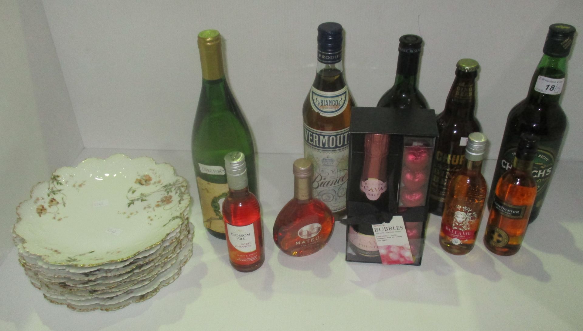 A mixed lot of 10 bottles including a 20cl bottle of Cava in a presentation pack,