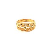 A 9ct Gold ring with engraved and pierced detailing,