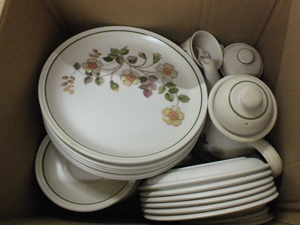 An Autumn Leaves dinner and tea set (two boxes) - Image 2 of 2