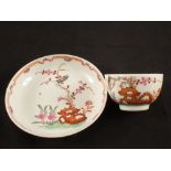 A Lowestoft polychrome Blackbird pattern tea bowl and saucer, tea bowl dia 3",