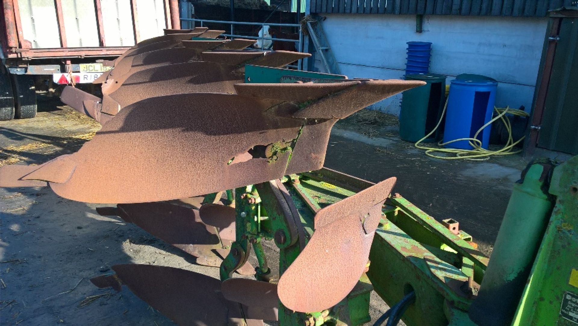 Dowdswell 100H 5 Furrow reversible vari width plough Stored near Bungay. - Image 3 of 5