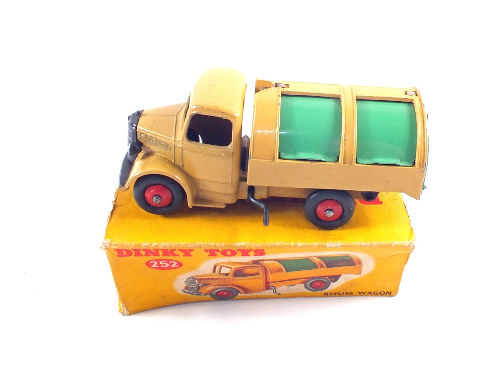 A boxed Dinky Toys No.