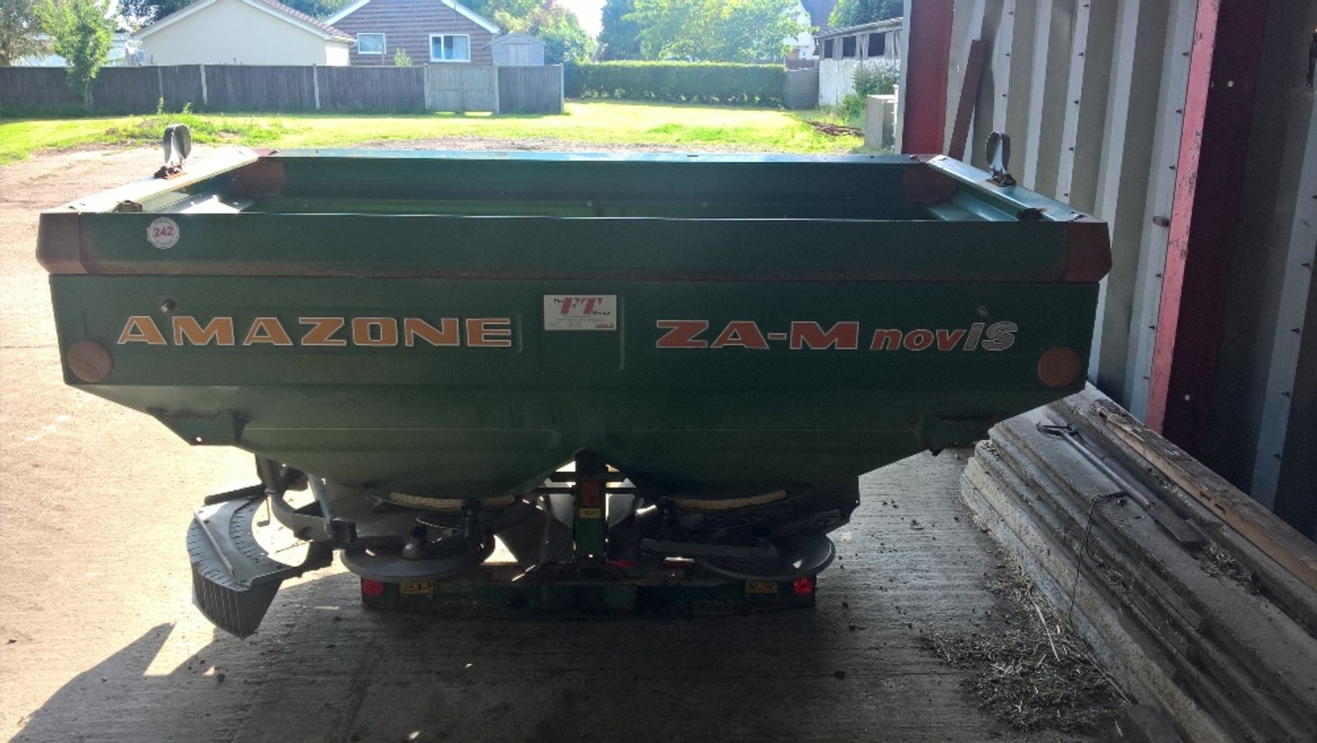 Amazone 1500 fertiliser spinner Stored near Halesworth - Image 4 of 5