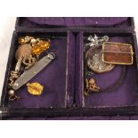 A quantity of costume jewellery to include brooches,