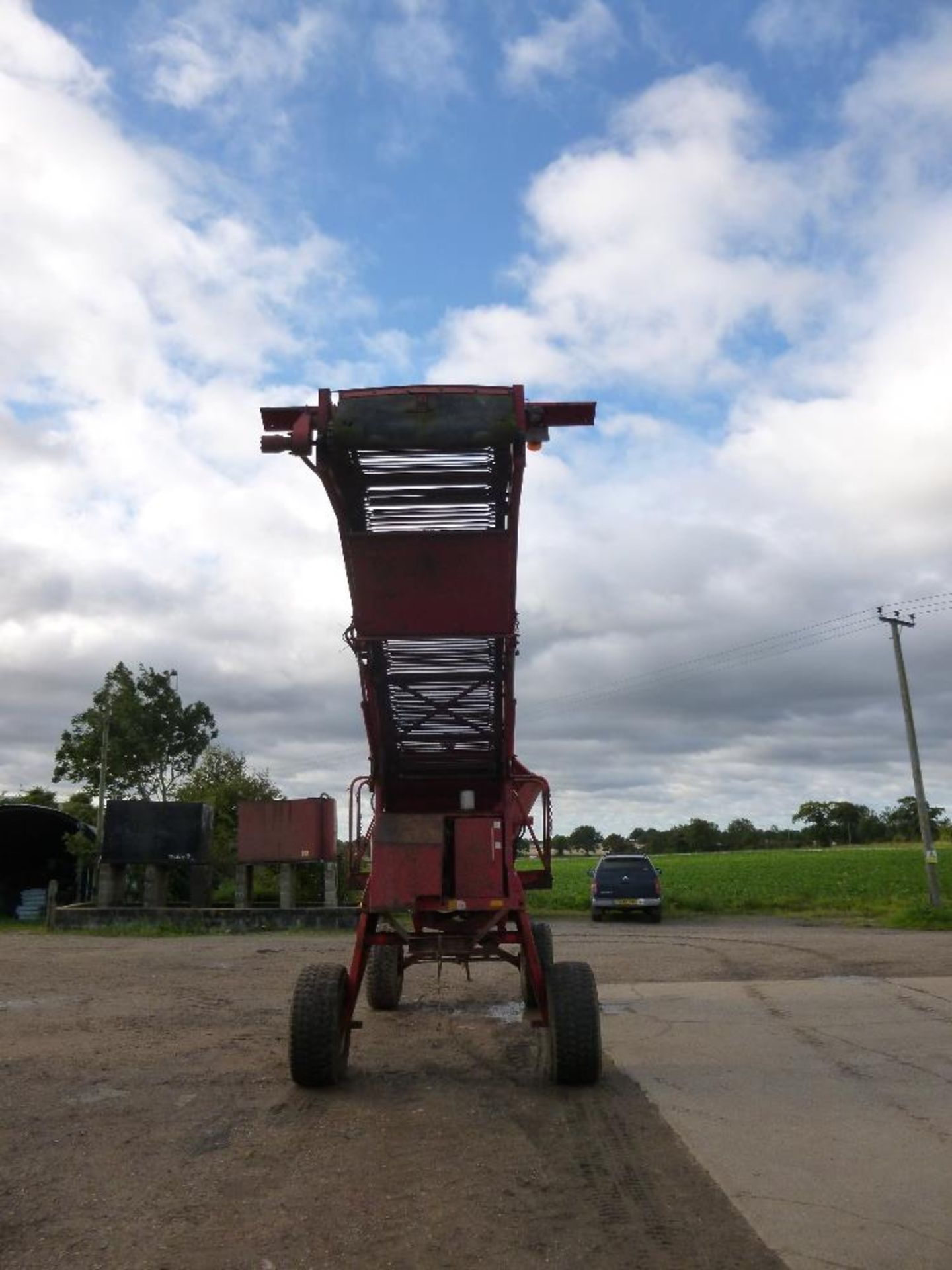 CTM sugarbeet cleaner loader. - Image 4 of 8