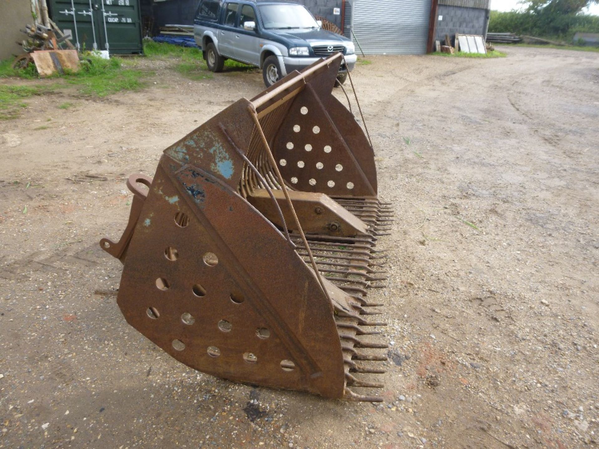 Suton toe tip root bucket. Stored near Beccles. - Image 2 of 4