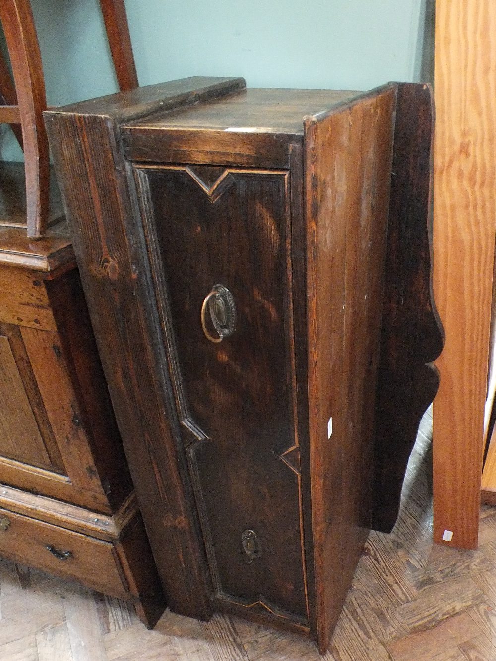 An oak single drawer chest