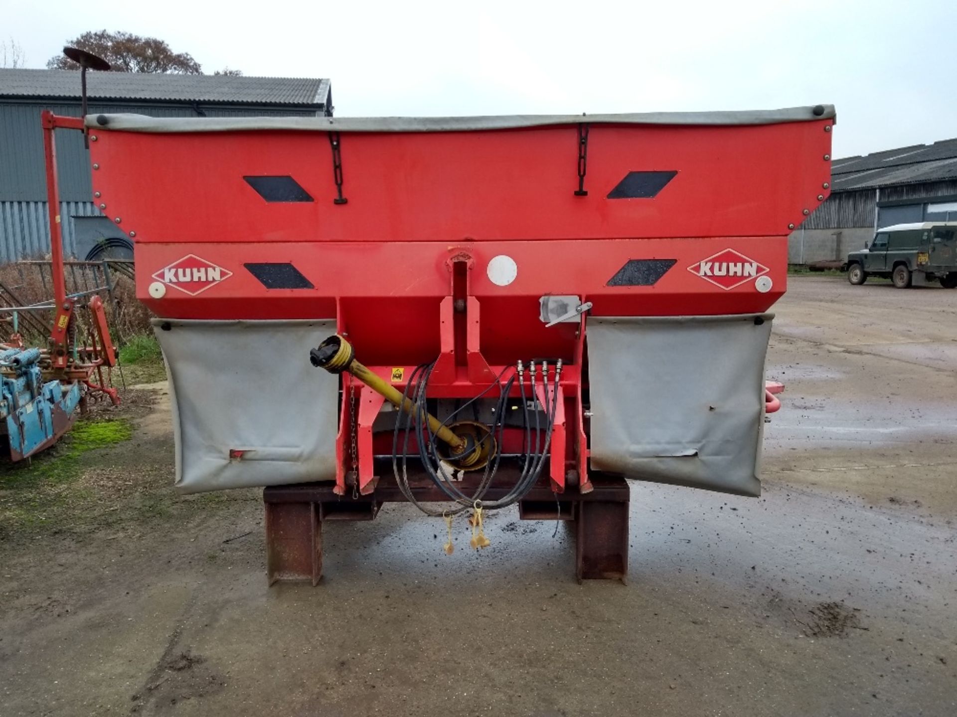 Kuhn twin disc fertiliser spreader MDS1142, 28M, headland deflector, 2004,