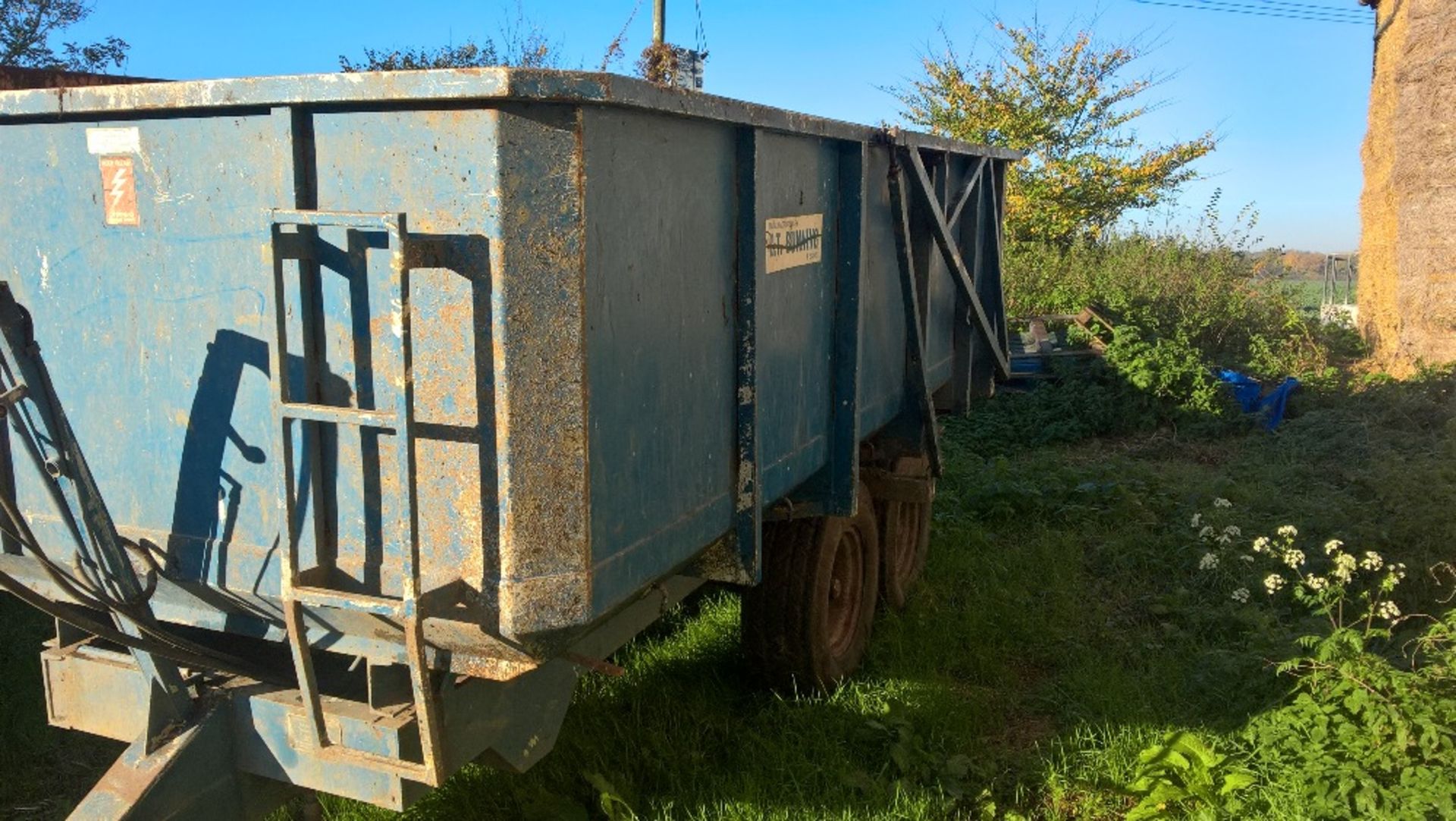 Bunnings 8T Twin axle hydraulic tipping