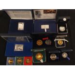 Cased Danbury mint commemorative medallions and covers plus other commemorative medallions