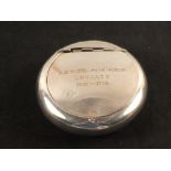 A silver oval 'squeeze' snuff box,