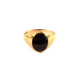 A 9ct gold onyx signet ring,