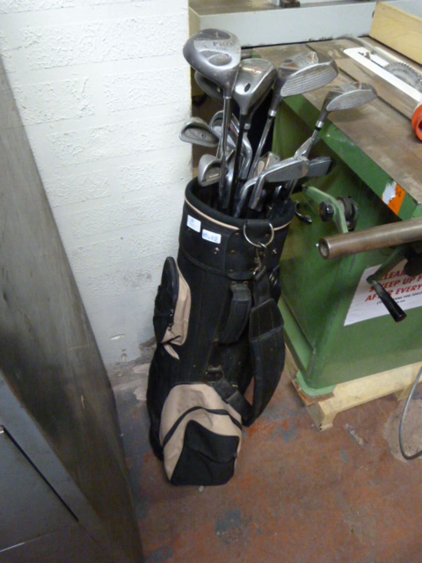 *Set of Strata Golf Clubs in Carry Bag