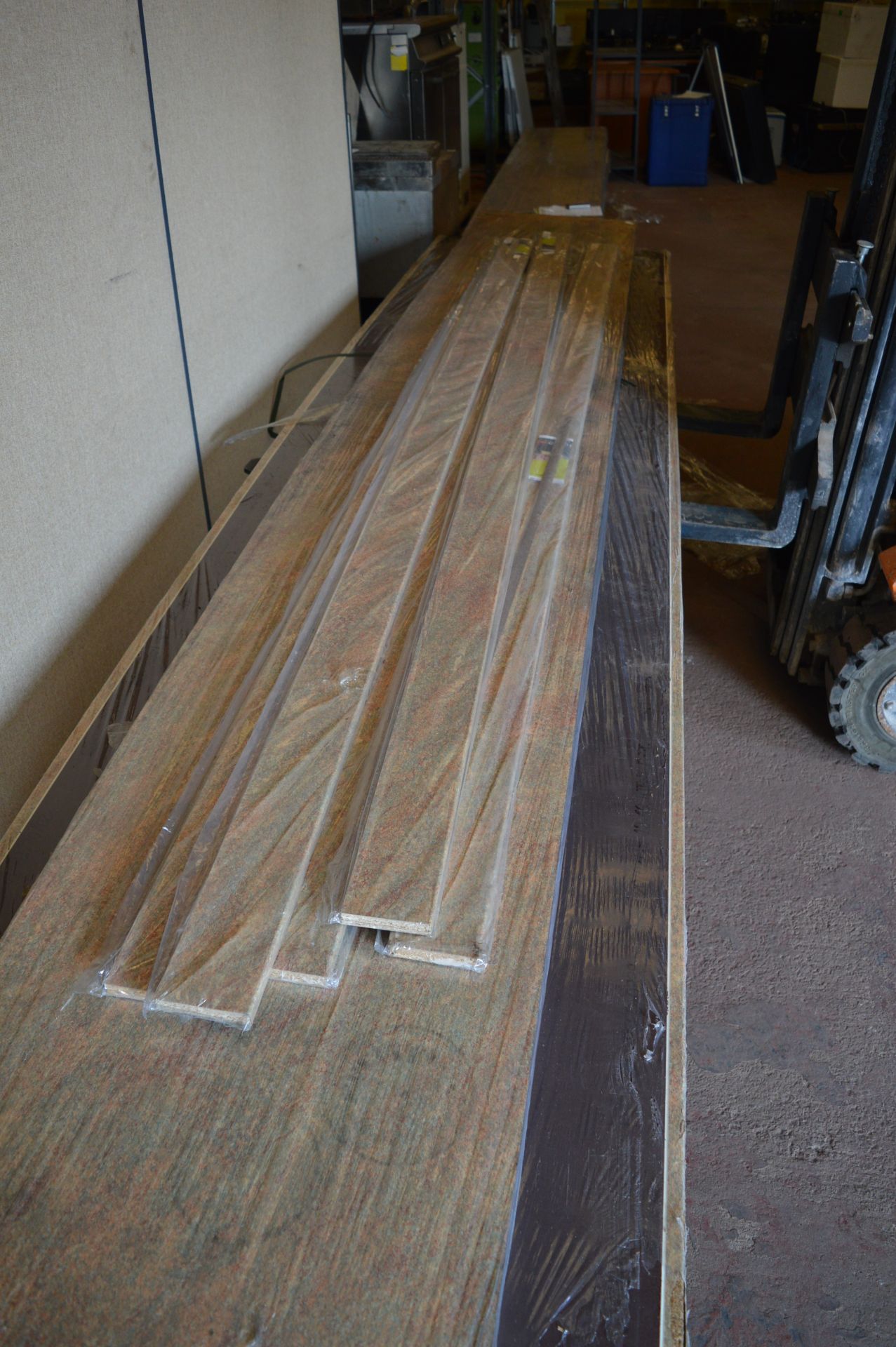 *Two 4.1m Lengths of Bushboard Prima Breakfast Bar and Two 4.1m Lengths of Worksurface and