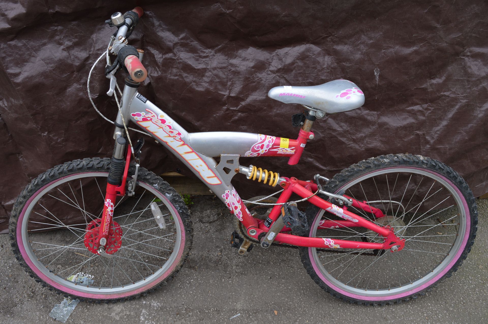 Malibu Girl Aluminium Framed Mountain Bike with Suspension (Pink and Silver)