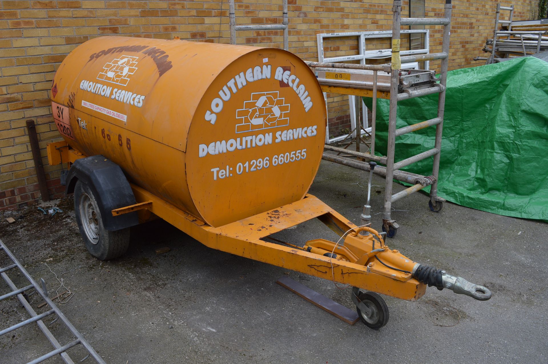 Single Axle Fuel Bowser on Pin Hitch with Delivery Pump Nozzle and Meter