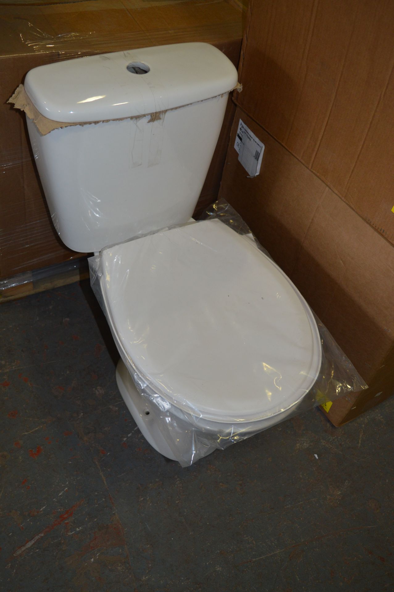 *White WC with Dual Flush System and Seat