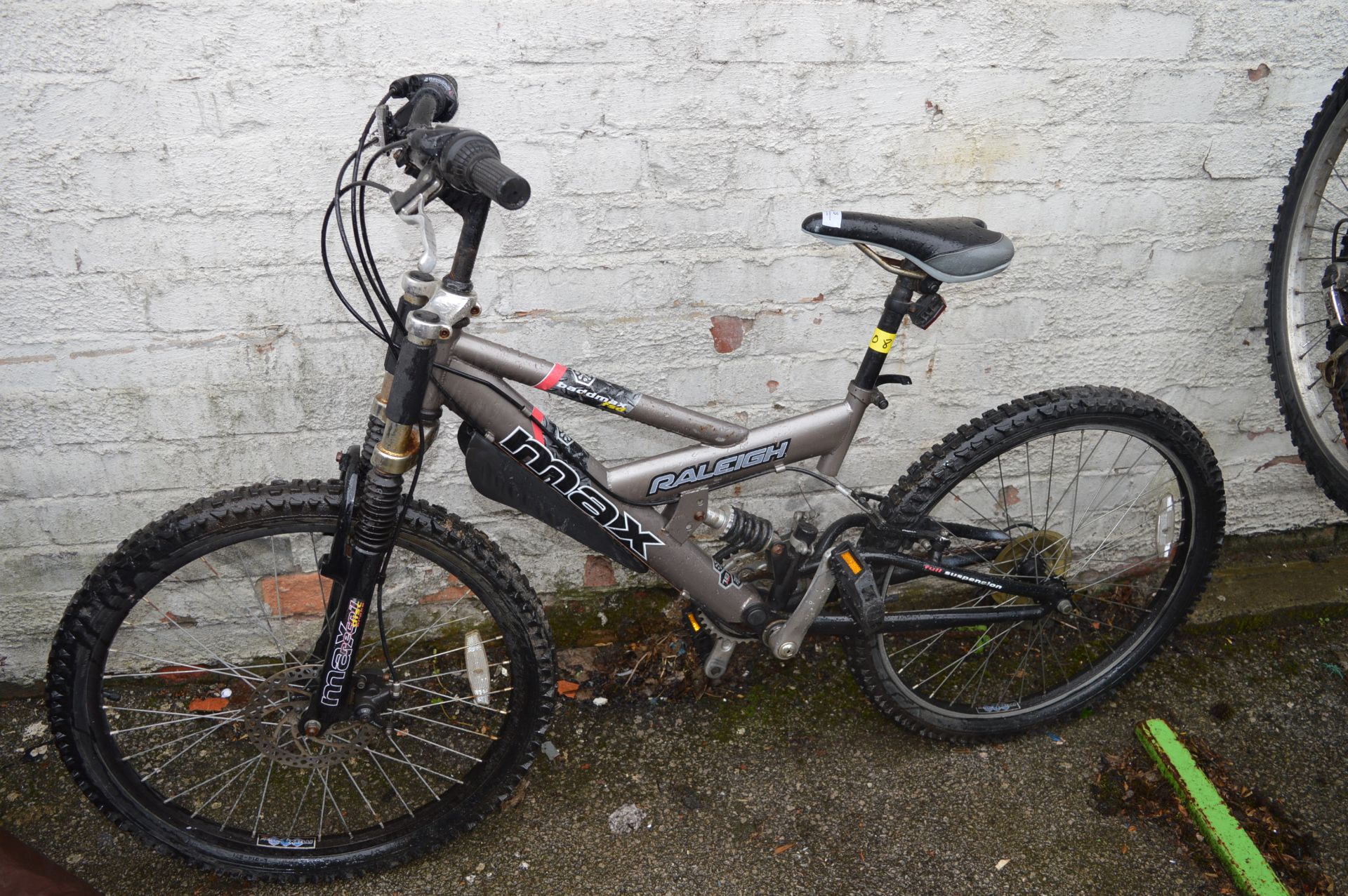 Raleigh Aluminium Framed Mountain Bike with Dual Suspension and Disk Brakes