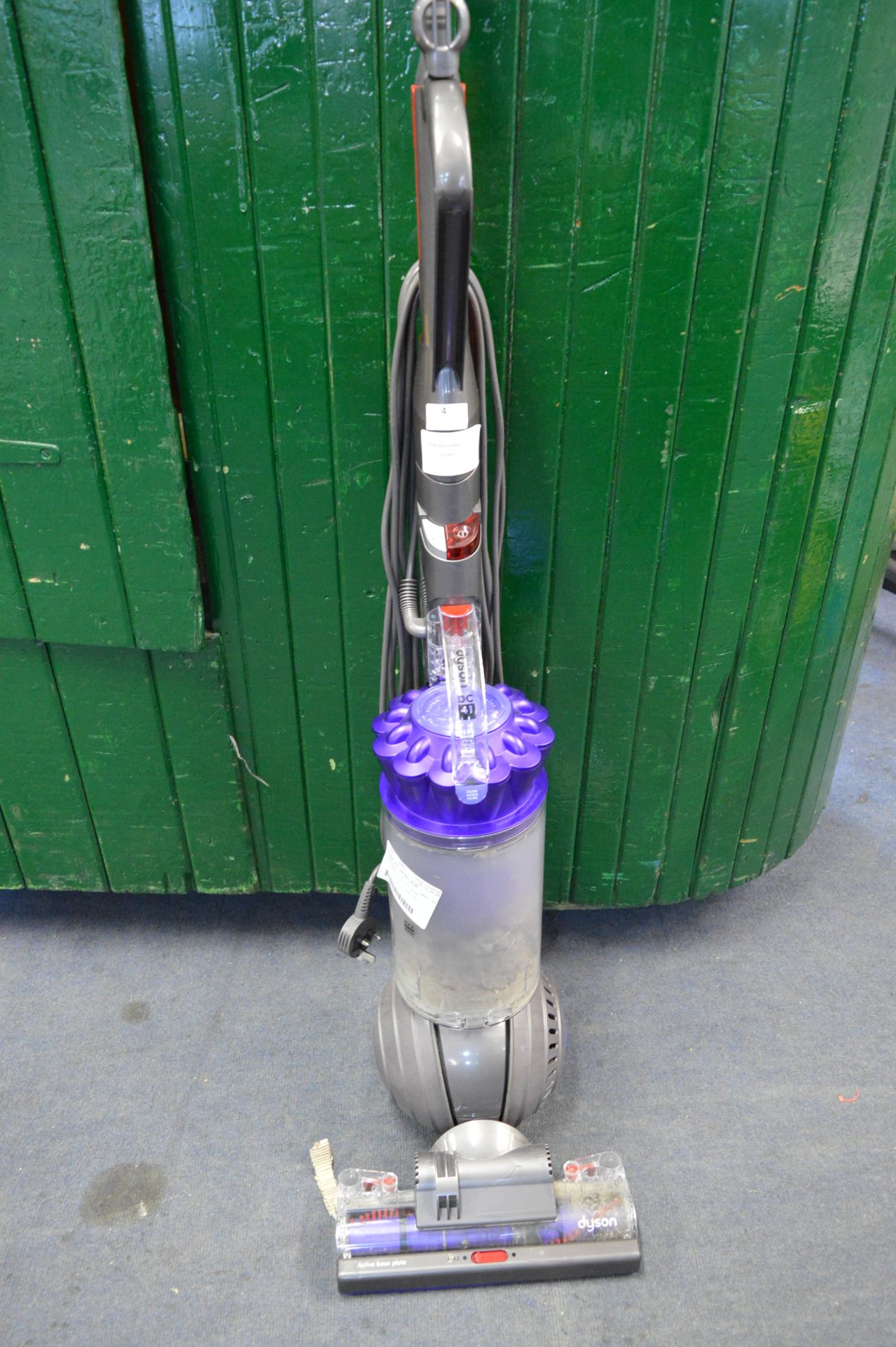 *DYSON DC41 ANIMAL PLUS UPRIGHT VACUUM