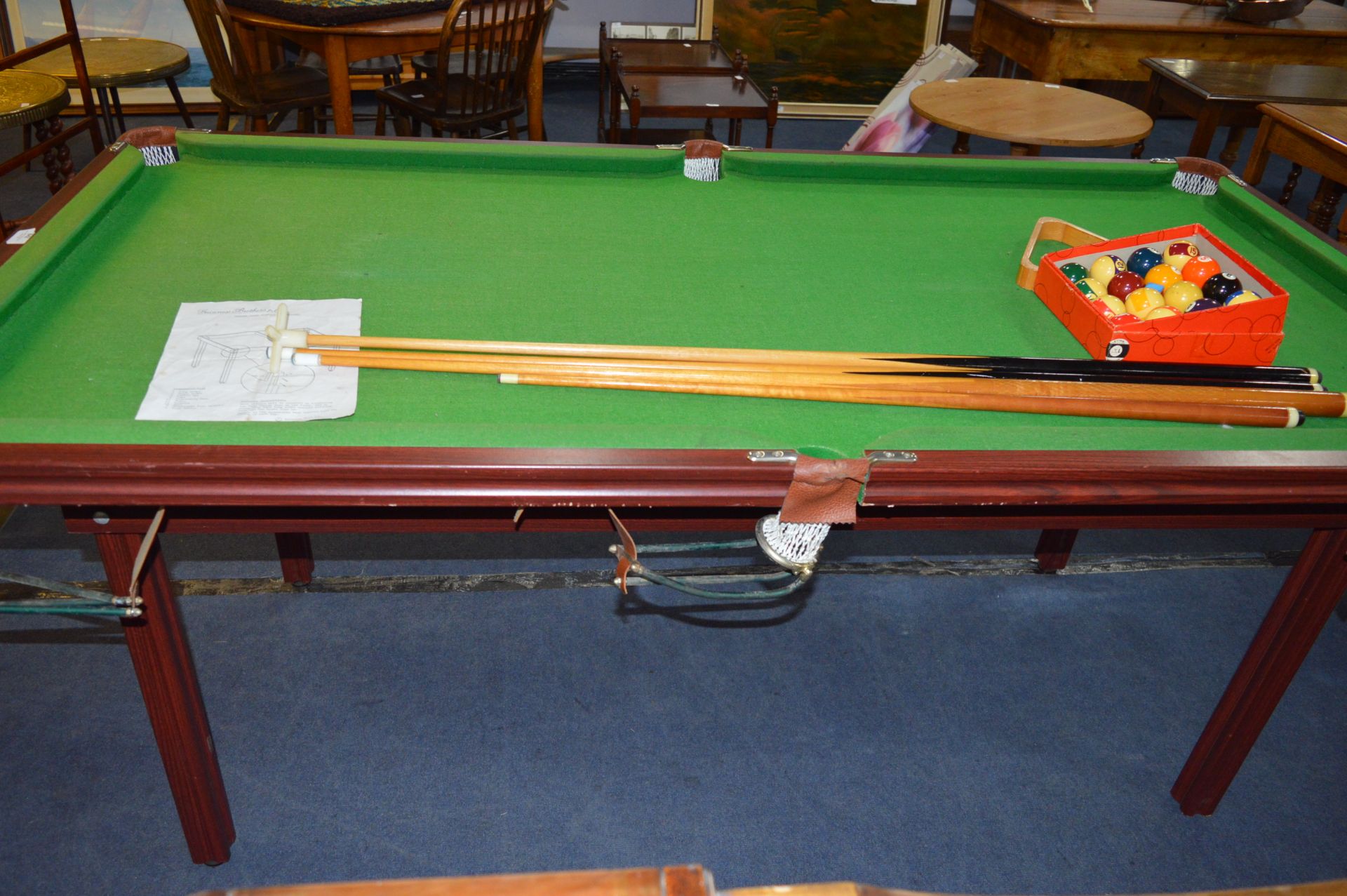 6' Snooker Table with Cues, Balls and Triangle