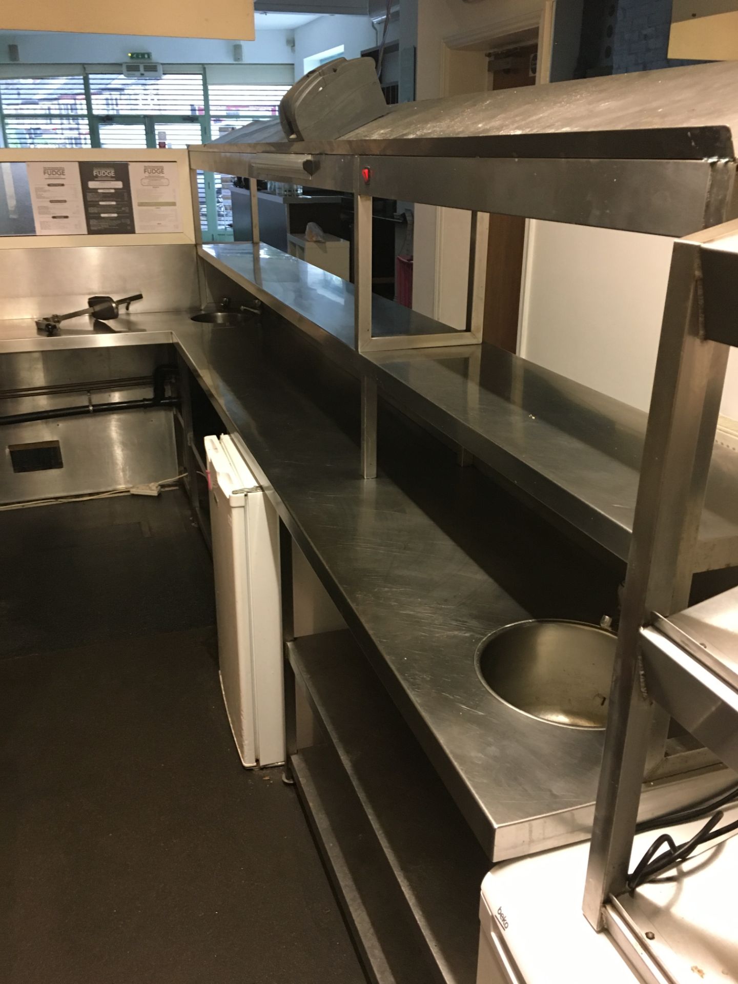 L-Shaped Heated Display Counter with Under and Over Shelves and 2 Sinks - Image 2 of 3