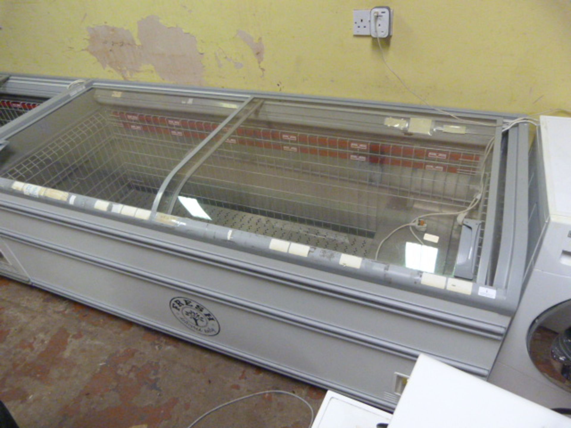 AHT Display Freezer Model:Paris210LDV