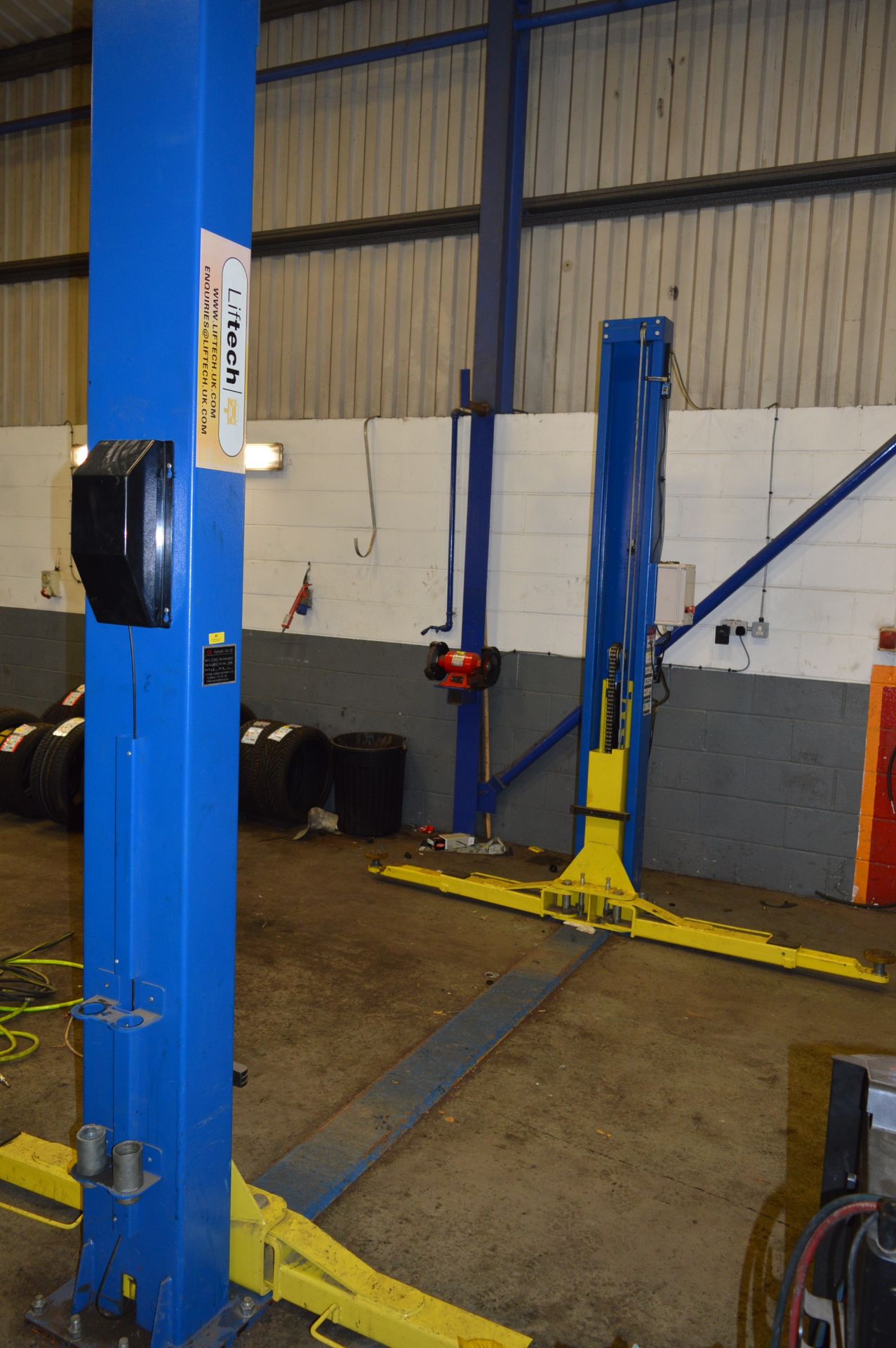 *Hydraulic Car LIft Model:LF400S 4 Tonne Two Post Ramp