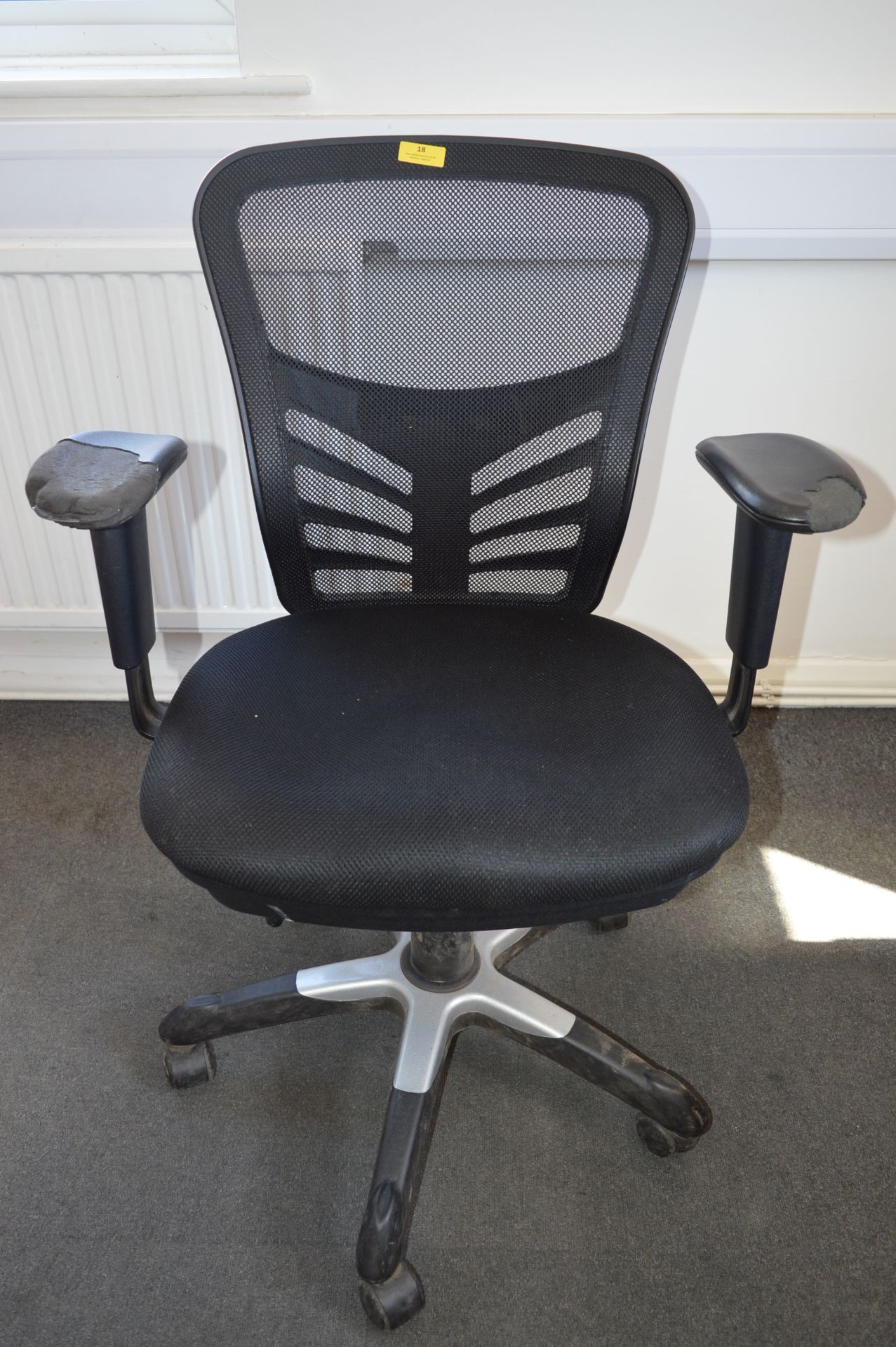 *Contemporary Gas Lift Office Chair with Mesh Back