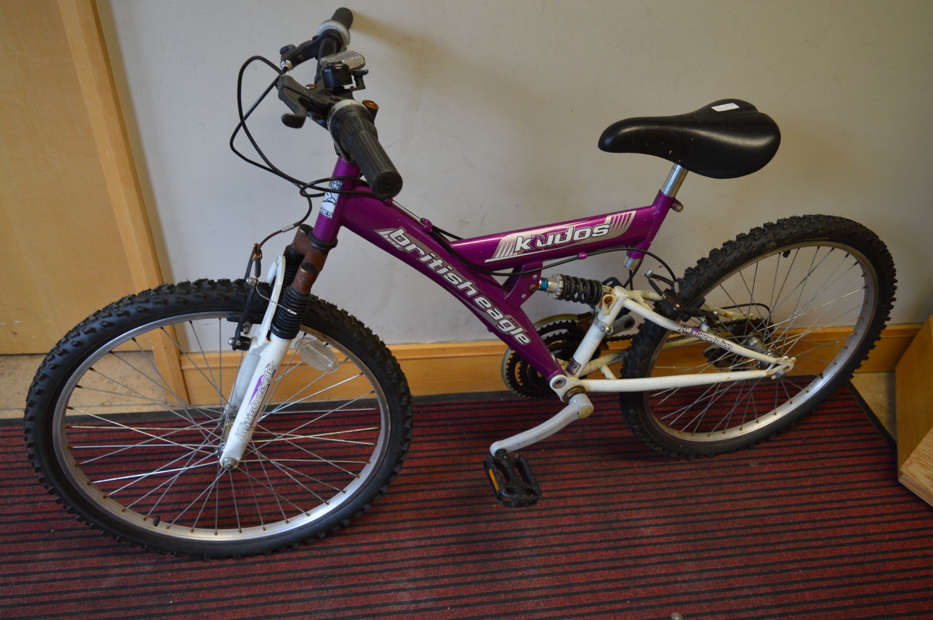 British Eagle Mountain Bike (Pink & White)