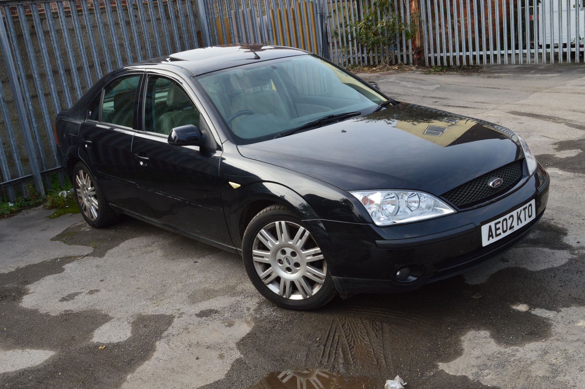 Ford Mondeo 2.5 V6 Reg: AE02KTO MOT: July 2018 Mileage: 77328