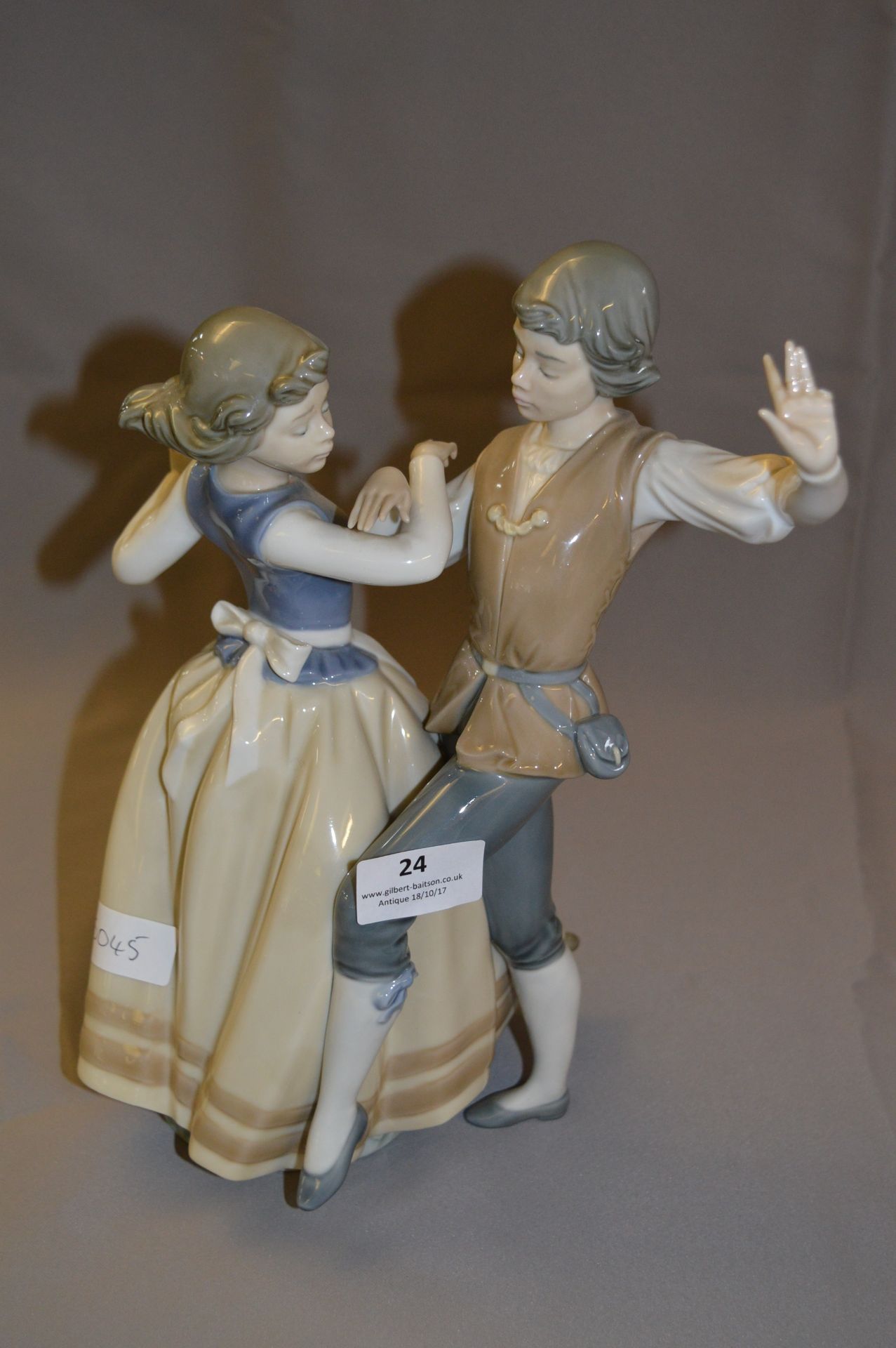 Nao Lladro Figurine - Dancing Couple