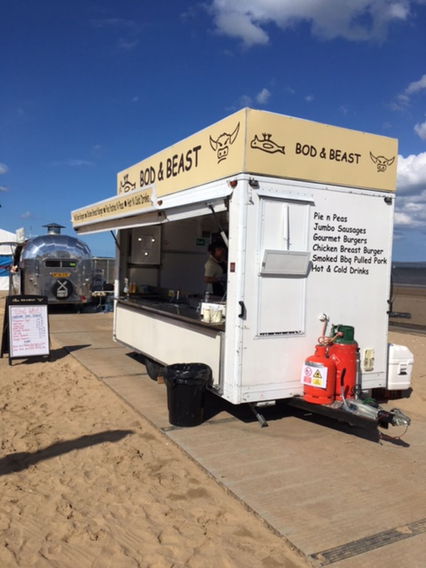 14ft Twin Axle Purpose Built Catering Trailer Fully Equipped and branded "Bod & Beast" on 50mm - Image 2 of 4