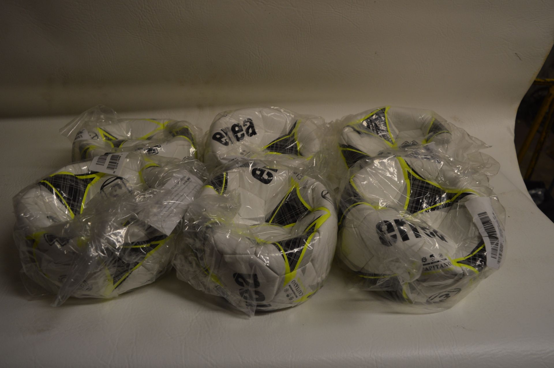 *Six Capitano Training Pro Ball Size: 3