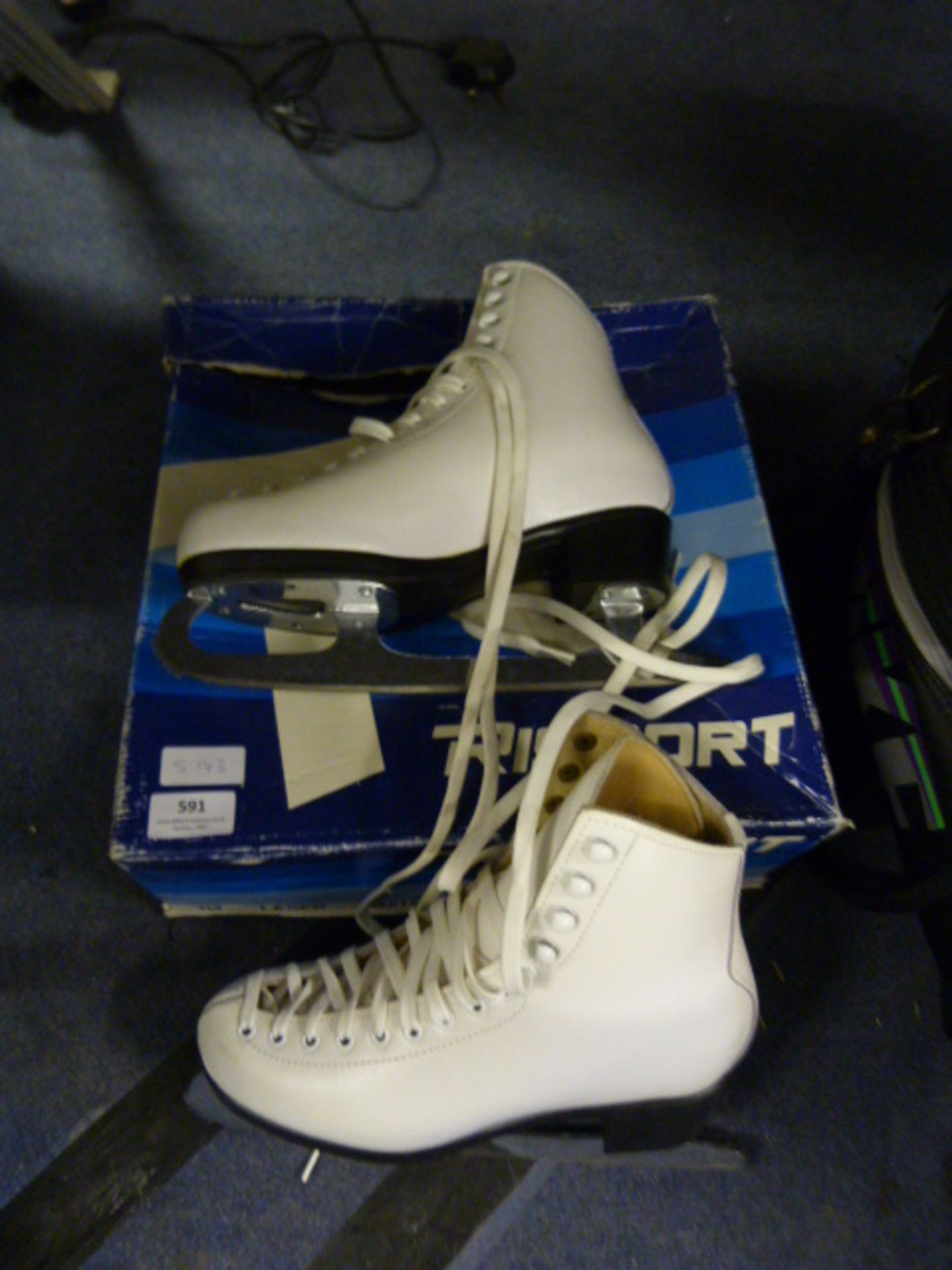 Pair of Ice Skating Boots Size: 4