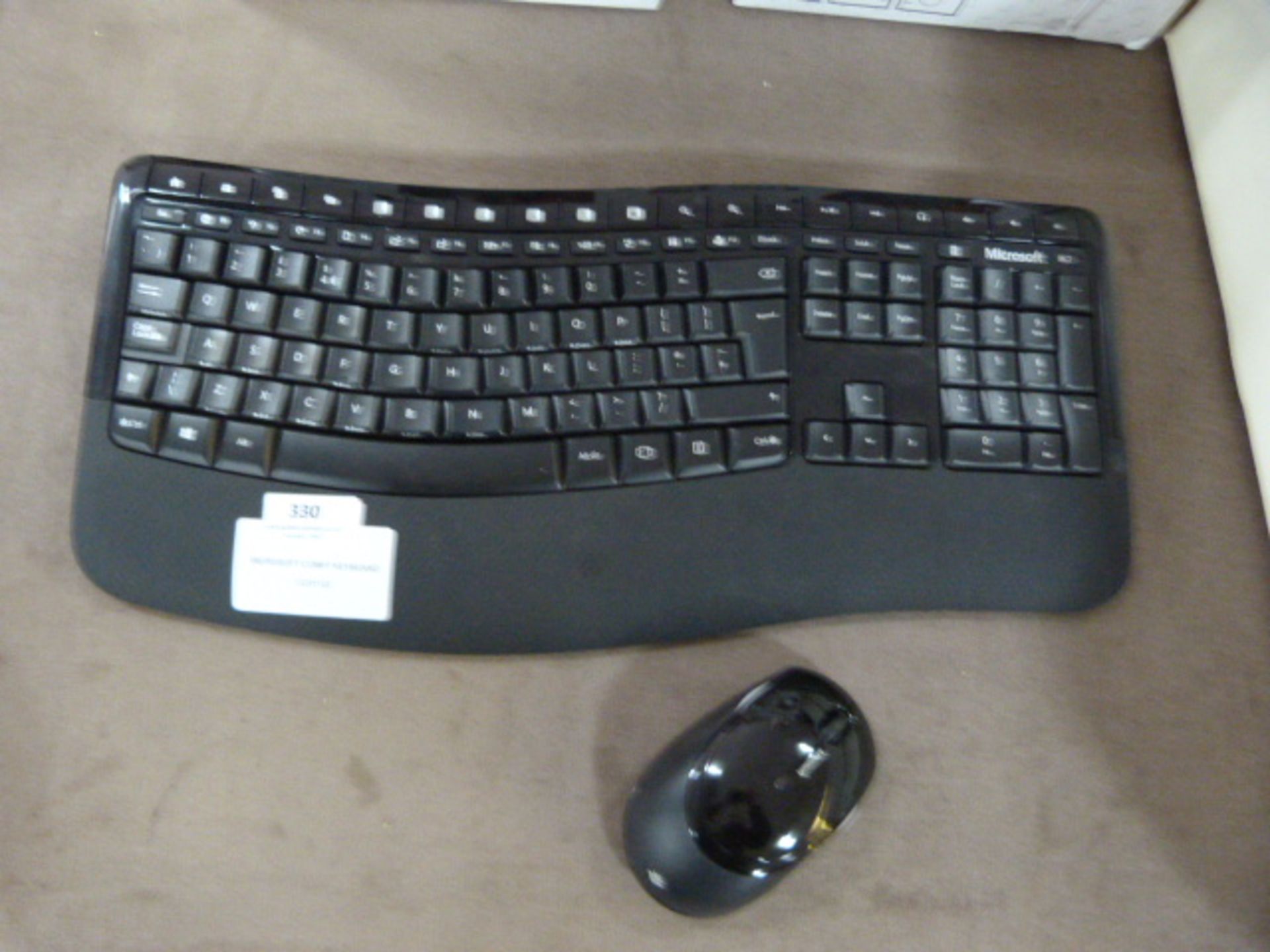 *Microsoft Comfort Keyboard