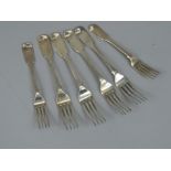 An associated set of four 19thC Fiddle pattern table forks, and two similar dessert forks, 12¼oz