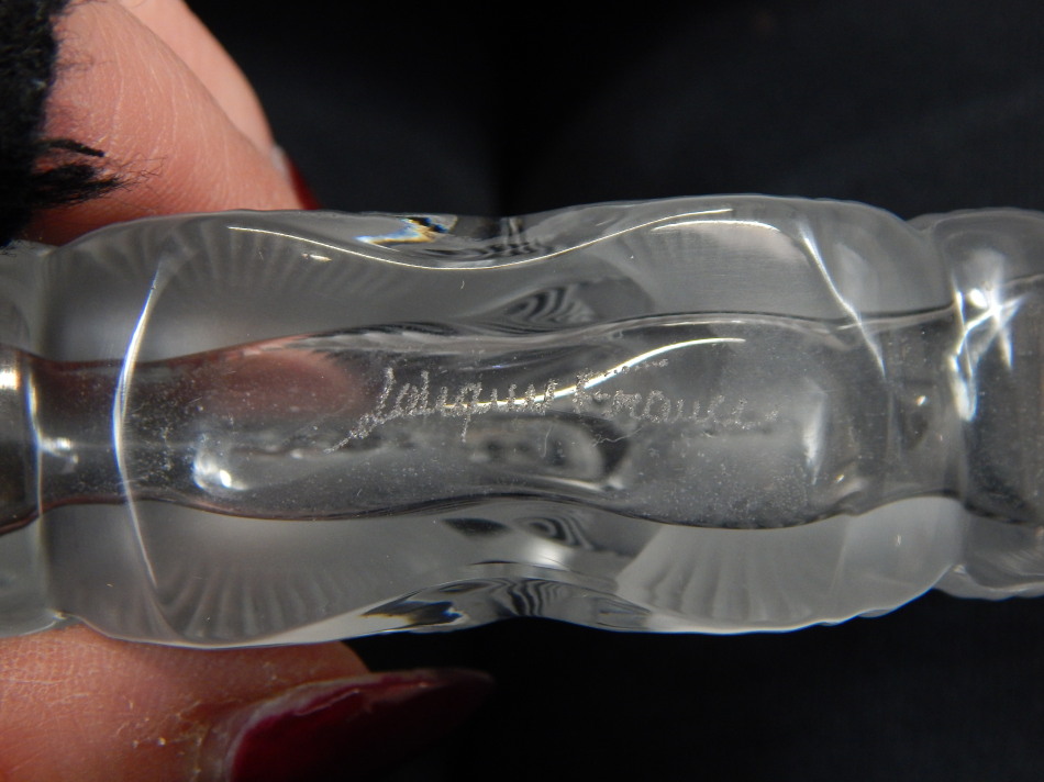 A Lalique frosted glass scent bottle, modelled with the Deux Fleurs design, engraved mark to - Image 2 of 2