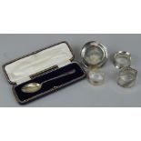 A collection of small silver, to include three napkin rings, a circular photograph frame and a cased